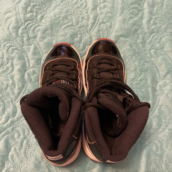 Size 13C (PS) Jordan 11 Retro 2019 Bred Pre Owned Black & White Children’s Shoes - Picture 6 of 14